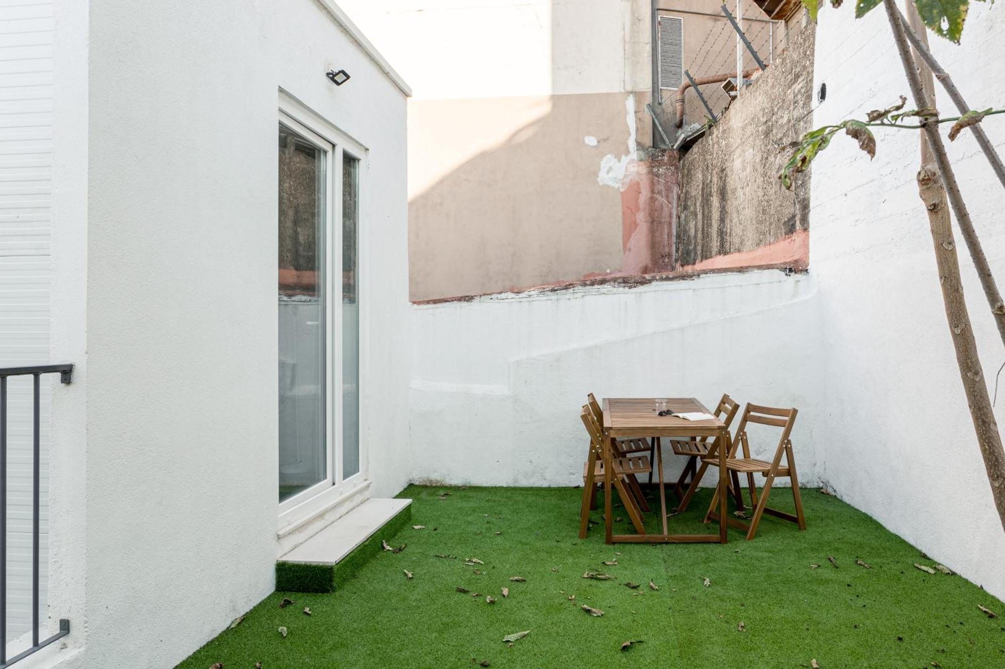 Joivy Minimalistic Apt W Patio In Principe Real Lisbona Esterno foto