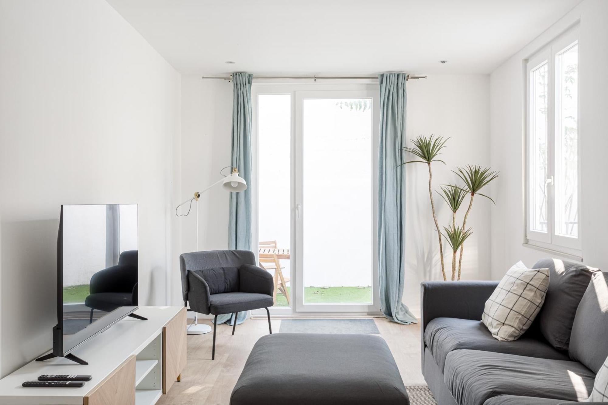 Joivy Minimalistic Apt W Patio In Principe Real Lisbona Esterno foto